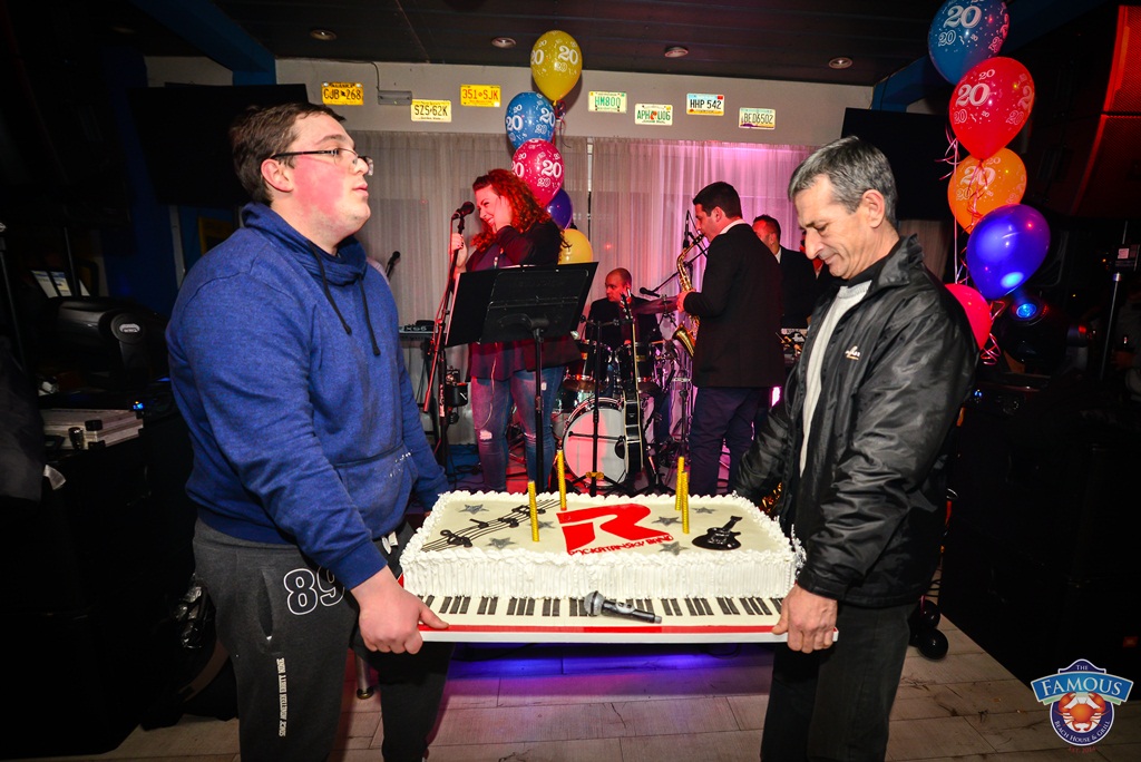 U Famous beach and grill baru Rockatansky bend proslavio je 20 godina djelovanja U Famous beach and grill baru Rockatansky bend proslavio je 20 godina djelovanja