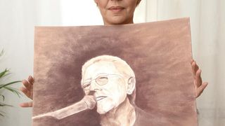 Marina Tomašević crnim vinom slika portrete svojih kolega sa estrade Marina Tomašević crnim vinom slika portrete svojih kolega sa estrade