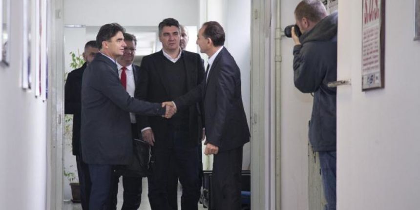 Zagreb – Premijer Zoran Milanovic u pratnji ministara Miranda Mrsica i Branka Grcica sastao se u Radnickom domu s predstavnicima Saveza samostalnih sindikata Hrvatske. Zoran Milanovic, Branko Grcic, Mirando Mrsic, Mladen Novosel. Photo: Davor Puklavec/PIX