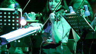 Oliver Dragojević i gudački orekestar Alana Bjelinskog na Višnjiku 22. ožujka 2011. Foto: Kristijan Orlić Oliver Dragojević i gudački orekestar Alana Bjelinskog na Višnjiku 22. ožujka 2011. Foto: Kristijan Orlić