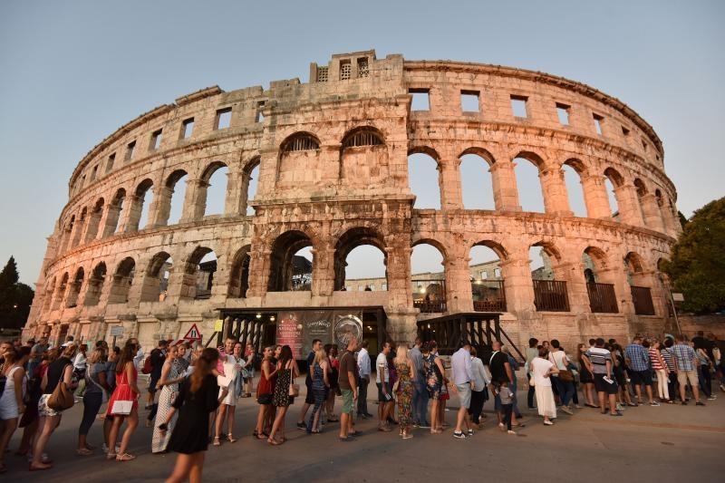 Koncert Olivera Dragojevića i Zlatana Stipišića u pulskoj Areni. Kao gosti nastupili su 2CELLOS. Photo: Duško Marušić/PIXSELL