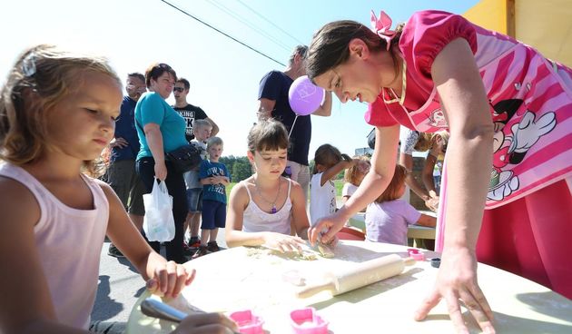 U Jaskovu odrzana manifestacija Strudlafest. U sklopu festivala strudle odrzana su natjecanja u pripremi strudle za amatere i profesionalce, radionice za djecu. Predstavile su se pobjednice kulinarskog showa 3 ,2, 1 kuhaj Filipa i Petra. Brojni posjetitel