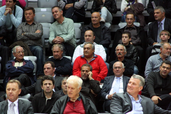 KK Zadar – Real Madrid, umirovljenje dresova 10 (Giuseppe Giergia) i 11 (Kresimir Cosic), Foto; Mladen Malik KK Zadar – Real Madrid, umirovljenje dresova 10 (Giuseppe Giergia) i 11 (Kresimir Cosic), Foto; Mladen Malik