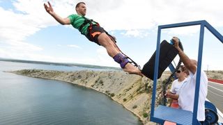 Mario Možnik otvorio bungee jumping sezonu na Masleničkom mostu, Photo: Hrvoje Jelavic/PIXSELL