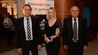 Hrvatska se sjeća košarkaške legende Krešimira Ćosića koji nas je prerano napustio prije 20 godina. Svečanom večerom u Falkensteinerovom hotelu Iadera u Petrčanima, obitelj Krešimira Ćosića – supruga Ljerka, kćerke Ana i Iva te sin Petar Krešimir, brojni Hrvatska se sjeća košarkaške legende Krešimira Ćosića koji nas je prerano napustio prije 20 godina. Svečanom večerom u Falkensteinerovom hotelu Iadera u Petrčanima, obitelj Krešimira Ćosića – supruga Ljerka, kćerke Ana i Iva te sin Petar Krešimir, brojni