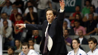 Zadar, 010610.
Dvorana Kresimir Cosic u Zadru. Druga finalna utakmica kosarkaskog prvenstva Hrvatske odigrana izmedju KK Zadar i KK Cibona.
Na slici: Trener Zadra Danijel Jusup.
Foto: Jure Miskovic / CROPIX Zadar, 010610.
Dvorana Kresimir Cosic u Zadru. Druga finalna utakmica kosarkaskog prvenstva Hrvatske odigrana izmedju KK Zadar i KK Cibona.
Na slici: Trener Zadra Danijel Jusup.
Foto: Jure Miskovic / CROPIX