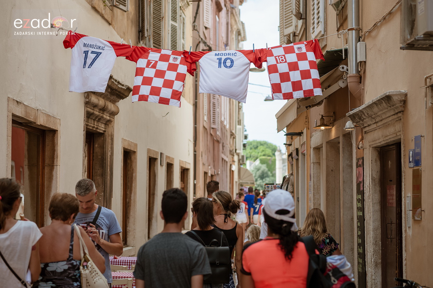 Navijačko ludilo u Zadru za vrijeme i nakon finala Svjetskog prvenstva Navijačko ludilo u Zadru za vrijeme i nakon finala Svjetskog prvenstva