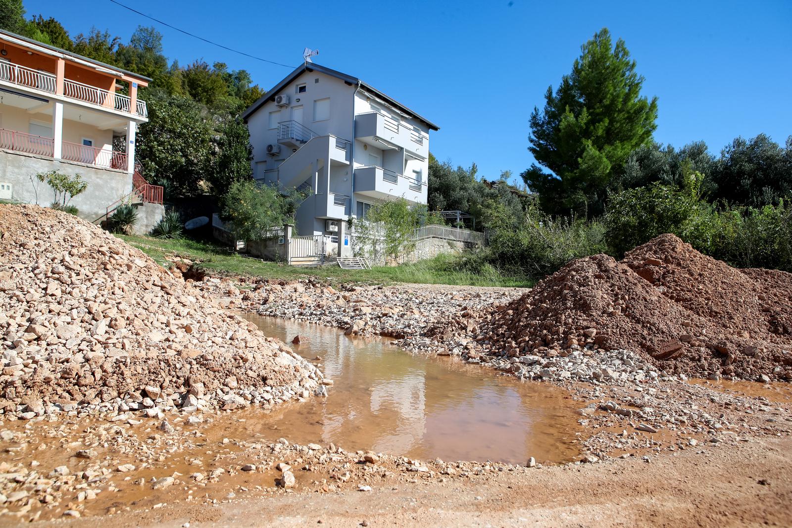 Katastrofalne posljedice bujične poplave u Mekoj Dragi Katastrofalne posljedice bujične poplave u Mekoj Dragi