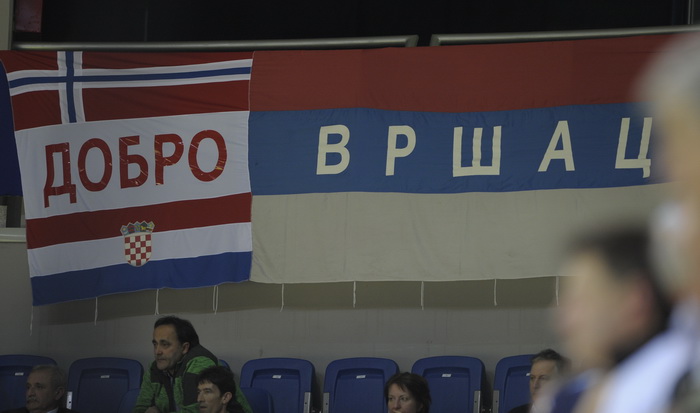 Vrsac, 160112.
Europsko prvenstvo u rukometu u Srbiji.
Prvo kolo, utakmica izmedju Hrvatske i Islanda.
Na slici: transparent.
Foto: Drazen Aleksic / CROPIX Vrsac, 160112.
Europsko prvenstvo u rukometu u Srbiji.
Prvo kolo, utakmica izmedju Hrvatske i Islanda.
Na slici: transparent.
Foto: Drazen Aleksic / CROPIX