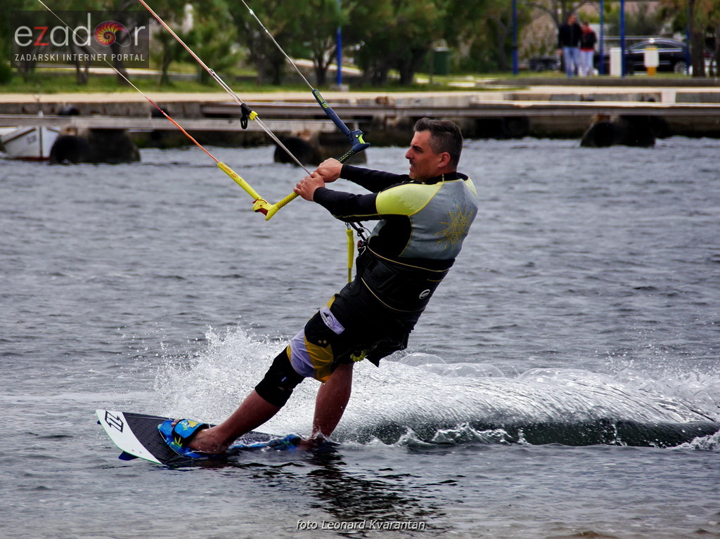 Kiteri guštali u refulima ninske bure Kiteri guštali u refulima ninske bure