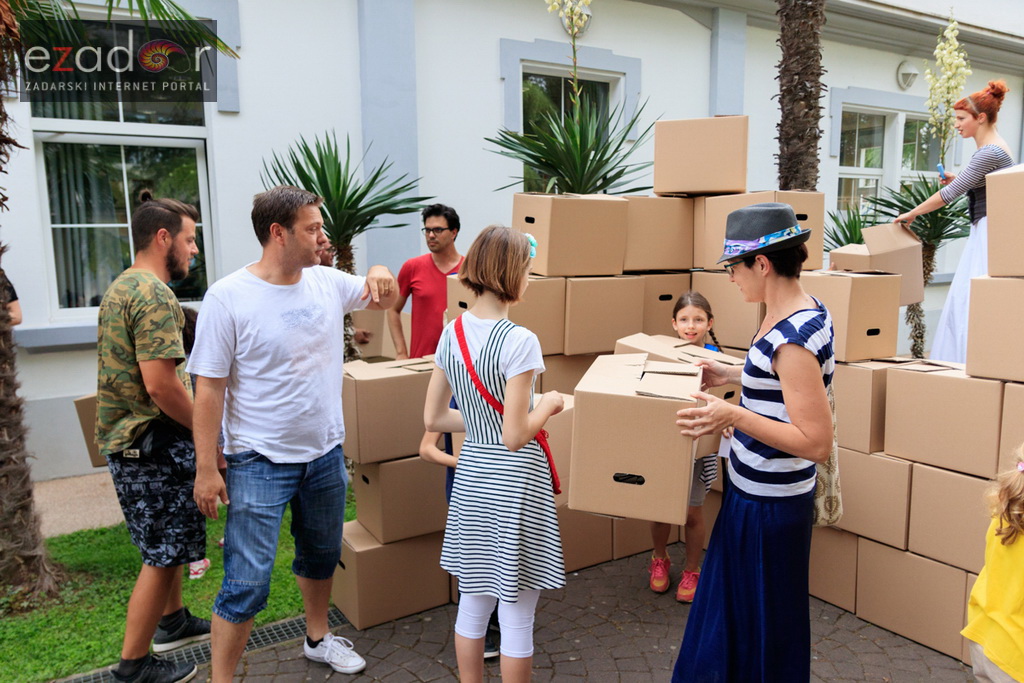 Simboličnim rušenjem zida započeo je urbani festival KvartArt na Voštarnici