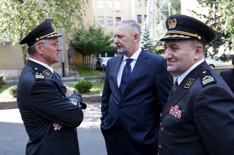 Zagreb, 020811.
Stanciceva ulica.
Ministarstvo obrane.
Podjela priznjanja i promaknuca hrvatskim casnicima povodom obiljezavanja akcije oluja.
Odlikovanja i promaknuca podjelio je predsjednik Ivo Josipovic.
Na slici: Novi zapovjednik Hrvatske kopnene vojs