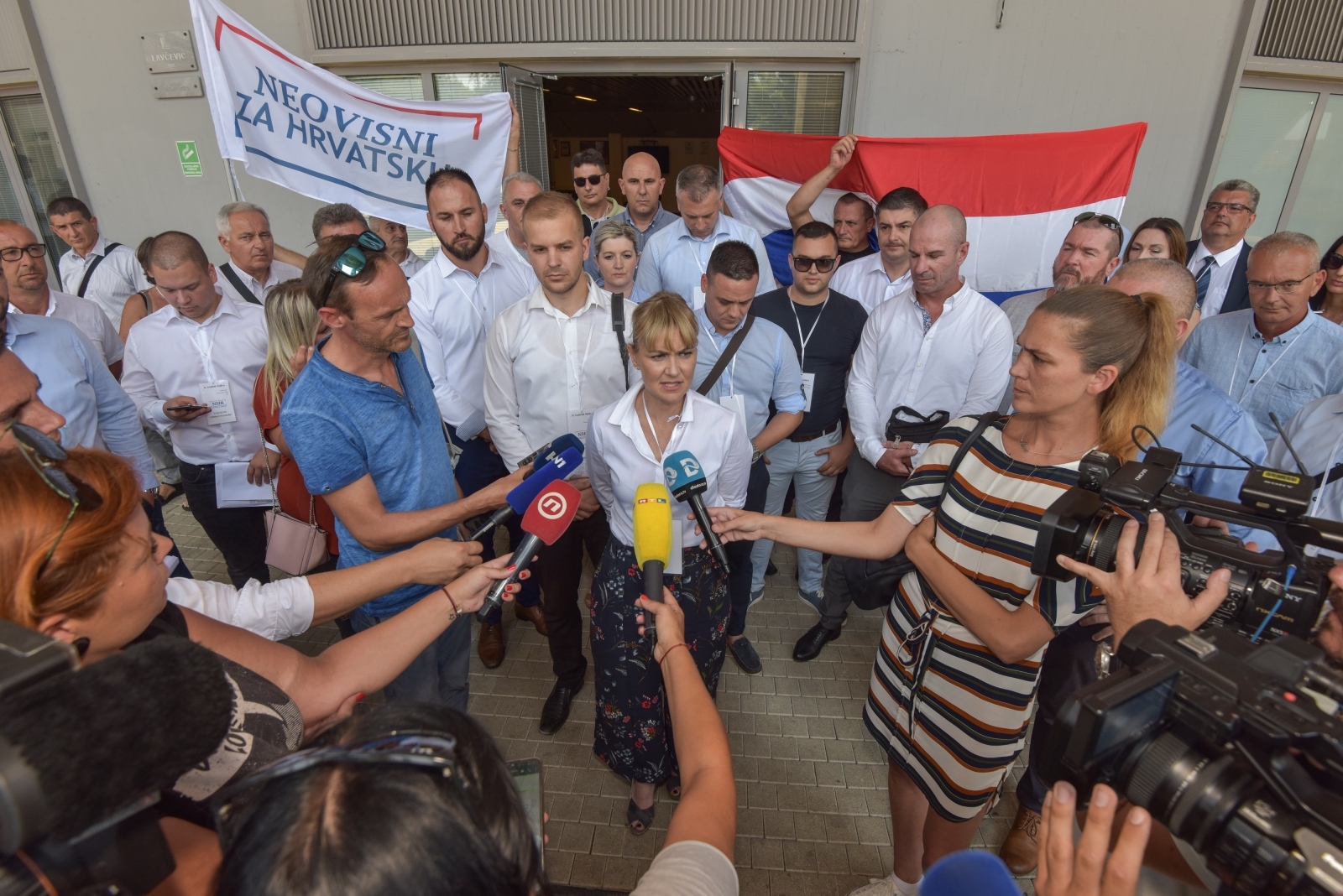 Bruna Esih u Zadru izabrana za predsjednicu Neovisnih za Hrvatsku Bruna Esih u Zadru izabrana za predsjednicu Neovisnih za Hrvatsku