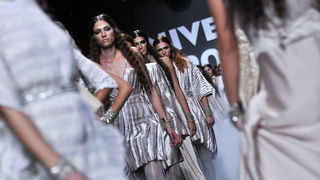 Zagreb, 061009.
West Gate.
Revija modne kuce Hippy Garden, u sklopu Cro a Portera. 
Foto: Boris Kovacev / CROPIX