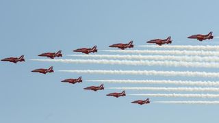 Akrobatska skupina “Red Arrows” Royal Air Forcea u posjeti Zračnoj bazi u Zemuniku Akrobatska skupina “Red Arrows” Royal Air Forcea u posjeti Zračnoj bazi u Zemuniku