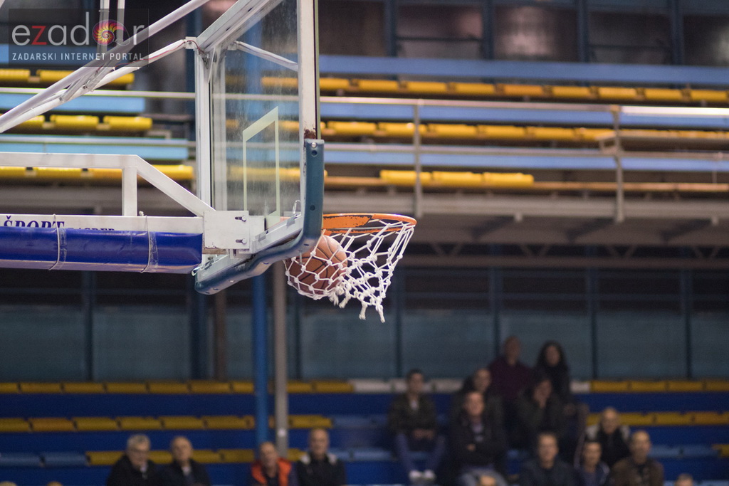 Fešta u povodu 80. rođendana Pina Giergie: Vetarani KK Zadar – Veterani KK Olimpija Fešta u povodu 80. rođendana Pina Giergie: Vetarani KK Zadar – Veterani KK Olimpija