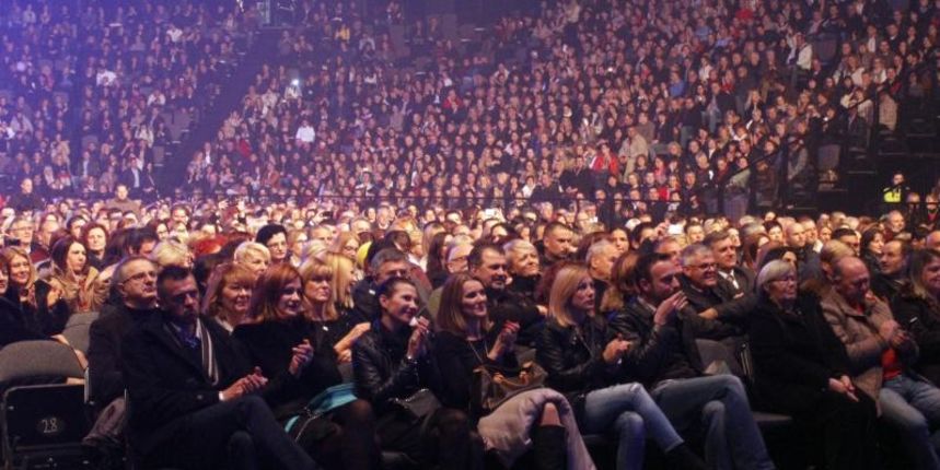 Tomislav Bralić i klape Intrade sinoć su održali koncert u prepunoj Spaladium areni u Splitu, foto: Tino Jurić/ PIXSELL