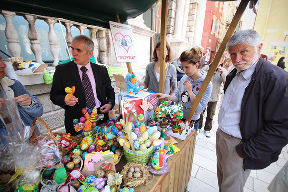 Humanitarna uskršnja akcija Novog radija za udrugu Svjetlo (foto:Saša Čuka) Humanitarna uskršnja akcija Novog radija za udrugu Svjetlo (foto:Saša Čuka)