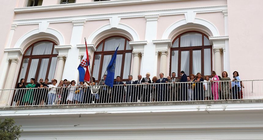 Na Sveučilištu u Zadru danas i sutra se održava Međunarodna konferencija sudaca, na kojoj će glavni naglasci biti integritet sudaca i europska pravna stečevina. Na Sveučilištu u Zadru danas i sutra se održava Međunarodna konferencija sudaca, na kojoj će glavni naglasci biti integritet sudaca i europska pravna stečevina.