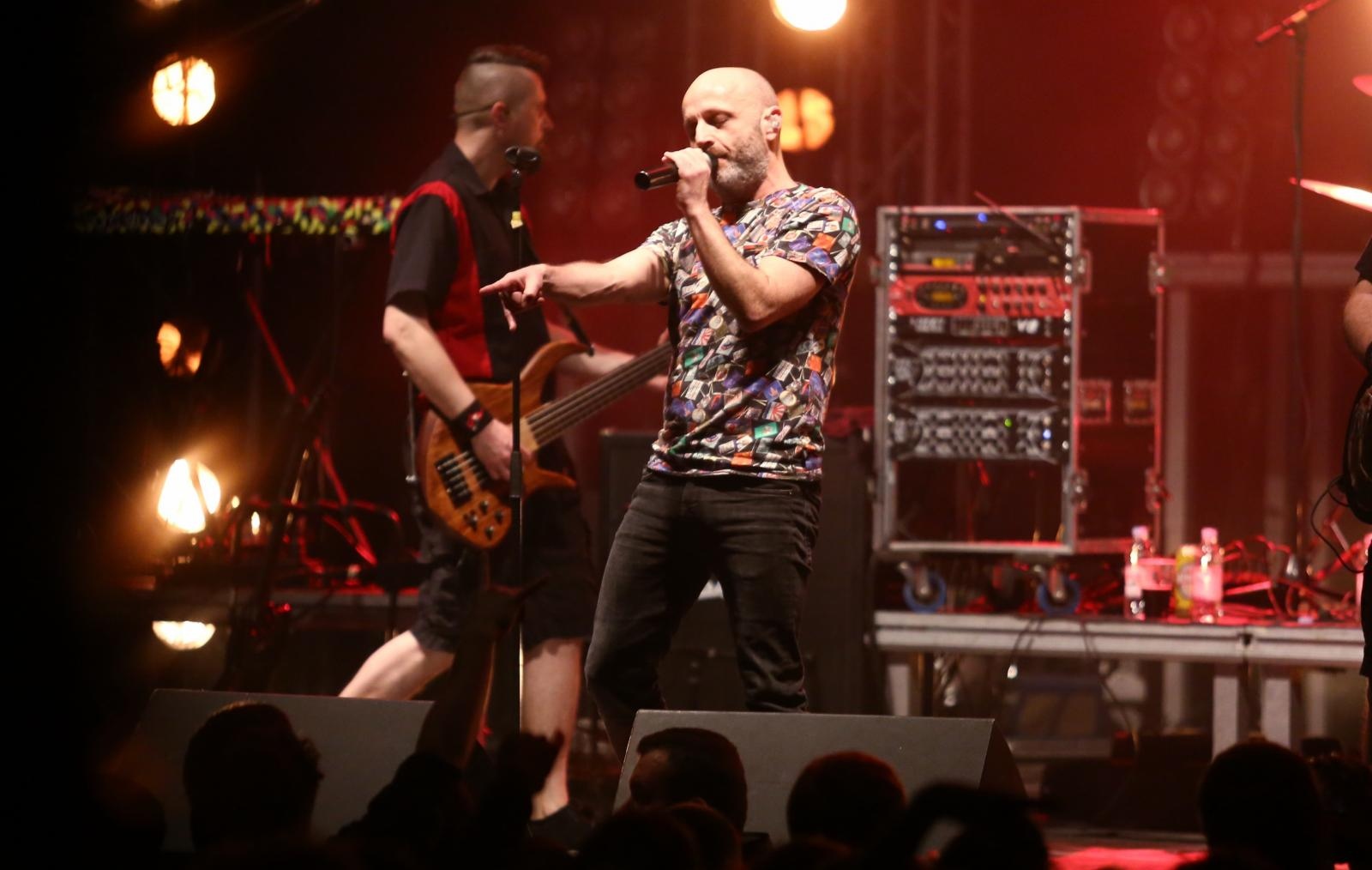 Hladno pivo u Domu sportova proslavilo 30 godina karijere Hladno pivo u Domu sportova proslavilo 30 godina karijere