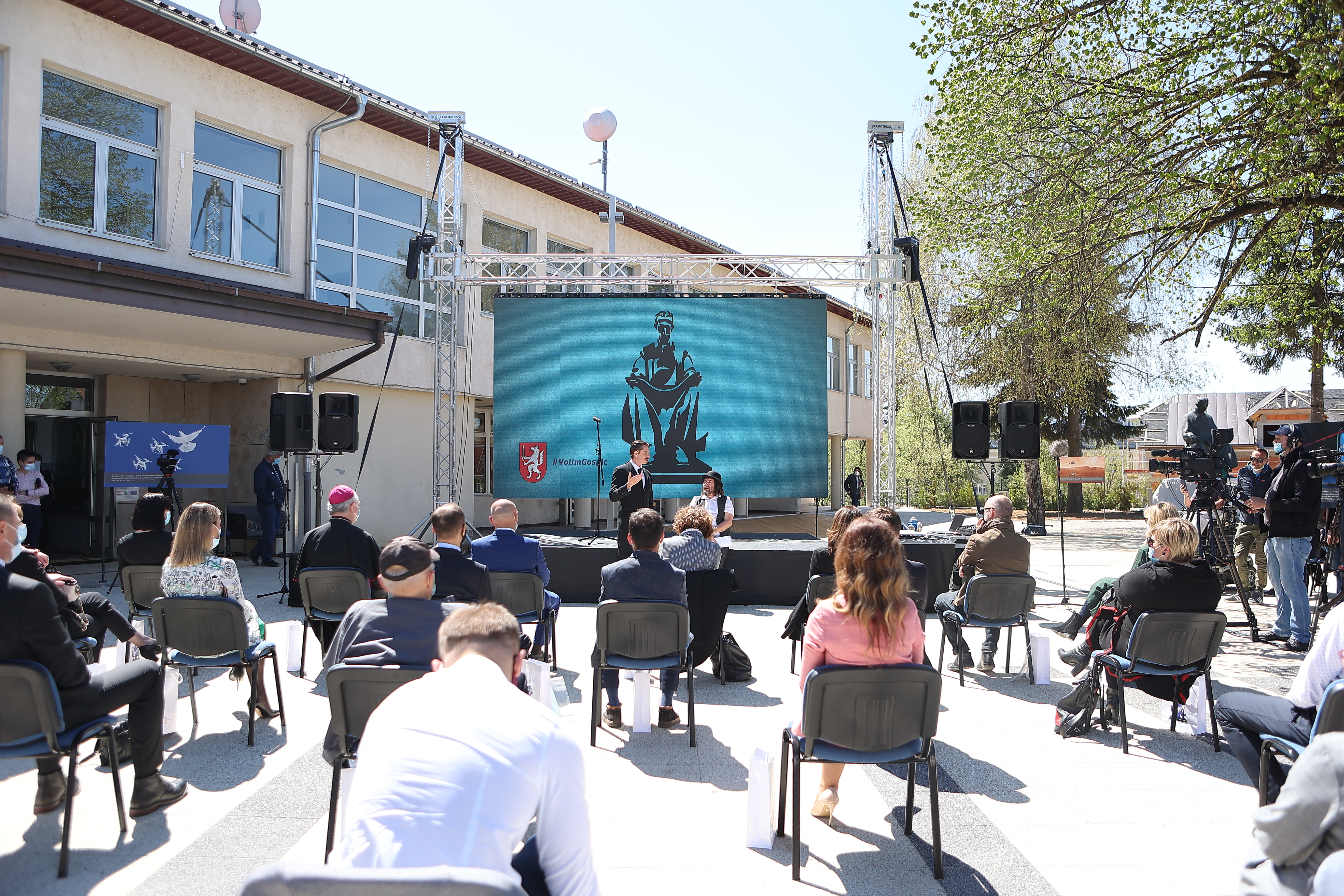 Spomenik Nikole Tesle vratio se u Gospić