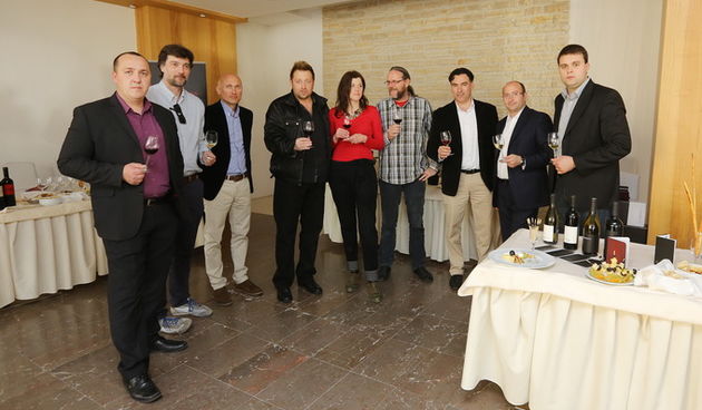 Devet vinarija iz gotovo svih dijelova Hrvatske, u sklopu Grand Cro Tour – vinske turneje po jadranskim gradovima predstavili su svoja vina u Falkensteiner Hotelu Adriana uz probrane delicije Tomislava Karamarka