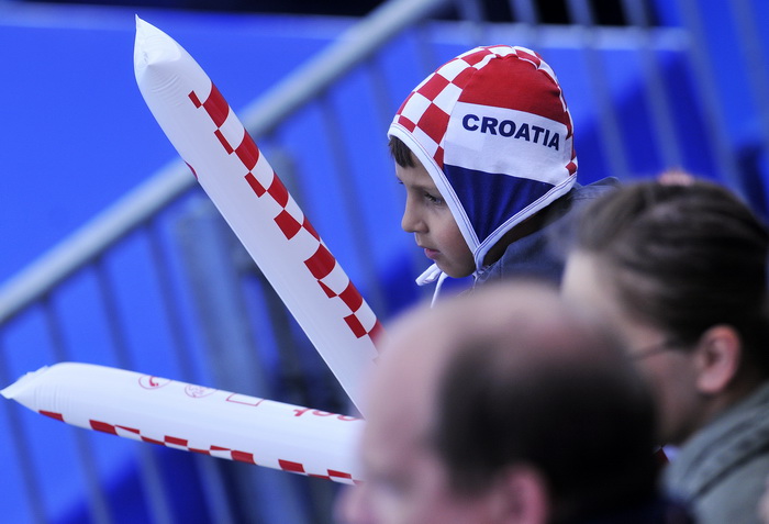 Zagreb, 310810.
Bazen Mladosti, Jarunska 5.
Utakmica zenskog vaterpola u sklopu Europskog prvenstva, izmedju Hrvatske i Rusije.
Na slici: hrvatski navijaci.
Foto: Boris Kovacev / CROPIX Zagreb, 310810.
Bazen Mladosti, Jarunska 5.
Utakmica zenskog vaterpola u sklopu Europskog prvenstva, izmedju Hrvatske i Rusije.
Na slici: hrvatski navijaci.
Foto: Boris Kovacev / CROPIX