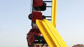 Zadar, 040911.
U noci sa subote na nedjelju nepoznata osoba ukrala je vlakic koji sluzi za turisticko razgledavanje grada i odvezla se s njim u more. Ocevid je u tjeku.
Na fotografiji : vadjenje vlaka iz mora.
Foto: Andrija Lucic / CROPIX Zadar, 040911.
U noci sa subote na nedjelju nepoznata osoba ukrala je vlakic koji sluzi za turisticko razgledavanje grada i odvezla se s njim u more. Ocevid je u tjeku.
Na fotografiji : vadjenje vlaka iz mora.
Foto: Andrija Lucic / CROPIX