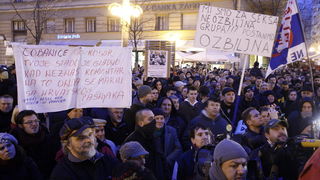 Zagreb, 040311.
Peti po redu, protuvladin prosvjed tzv. facebook grupe zapocinje veceras na Cvjetnom trgu.
Na fotografiji: Prosvjednici.
Foto: Davor Pongracic / CROPIX Zagreb, 040311.
Peti po redu, protuvladin prosvjed tzv. facebook grupe zapocinje veceras na Cvjetnom trgu.
Na fotografiji: Prosvjednici.
Foto: Davor Pongracic / CROPIX