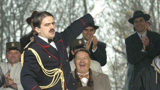 Beograd,071209.
Miroslav Ciro Blazevic na snimanju filma Montevideo bog te video, koji rezira Dragan Bjelogrlic. Radnja filma smjestena je u 1930. godinu i kvalifikacijsku utakmicu za odlazak na Svjetsko nogometno prvenstvo koje se odrazalo u Urugvaj.
Fot