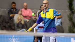 Osijek, 091210.
U osjeckoj dvorani Gradski vrt odigrava se humanitarni teniski spektakl, odnosno dvoboj Gorana Ivanisevica i Ivana Ljubicica. Cilj cijele manifestacije je humanitarnog karaktera. Prikupljena sredstva ici ce za pomoc pri lijecenju hrvatsko Osijek, 091210.
U osjeckoj dvorani Gradski vrt odigrava se humanitarni teniski spektakl, odnosno dvoboj Gorana Ivanisevica i Ivana Ljubicica. Cilj cijele manifestacije je humanitarnog karaktera. Prikupljena sredstva ici ce za pomoc pri lijecenju hrvatsko