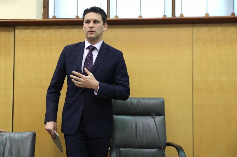 Sjednica Sabora nastavljena je glasovanjem o Prijedlogu izmjena i dopuna Drzavnog proracuna Republike Hrvatske za 2016. godinu i projekcija za 2017. i 2018. godinu.