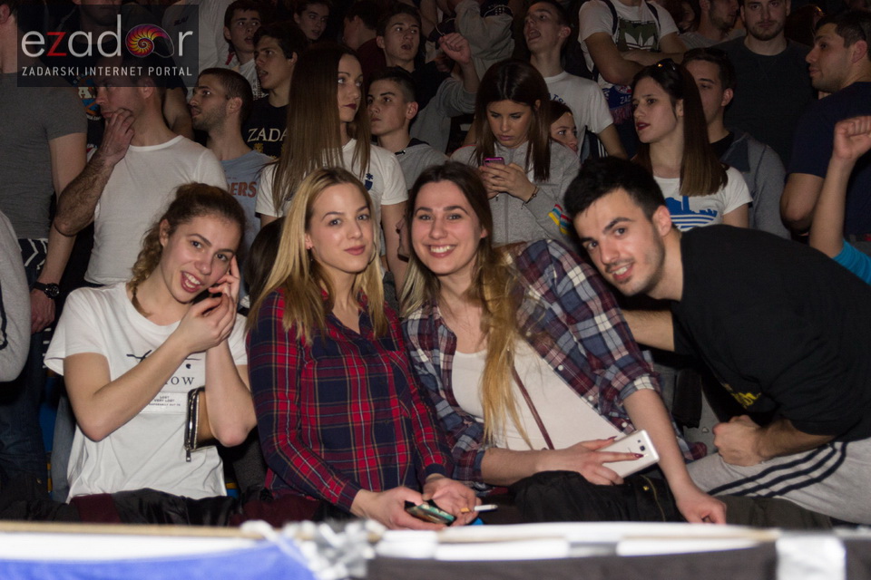 Humanitarno gledanje utakmice Zadar-Cibona (85-84) u Jazinama Humanitarno gledanje utakmice Zadar-Cibona (85-84) u Jazinama