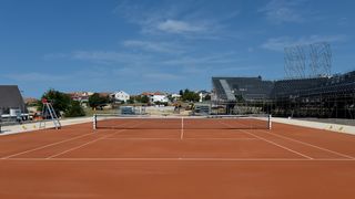 Pri kraju radovi na montažnim tribinama teniskog terena u SC Višnjik