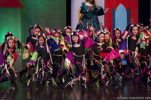 HNK Zadar: Bajka.hr Plesne udruge Gesta, Foto: Željko Karavida HNK Zadar: Bajka.hr Plesne udruge Gesta, Foto: Željko Karavida