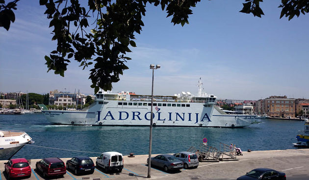 Đir po gradu 24. lipnja, Jadrolinija, trajekt, zadarska luka