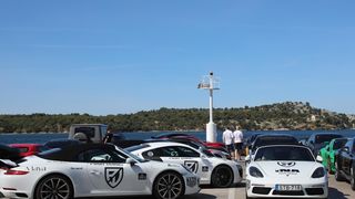 Šibenik: Sportski automobili u sklopu projekta “Pink Wing” zaposjeli gradsku rivu