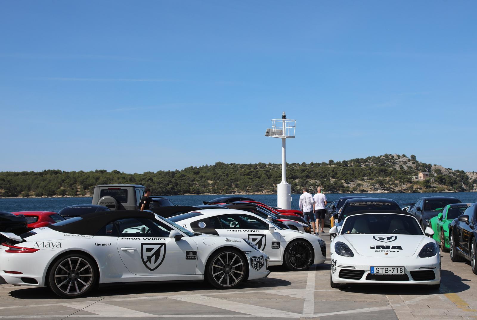 Šibenik: Sportski automobili u sklopu projekta “Pink Wing” zaposjeli gradsku rivu