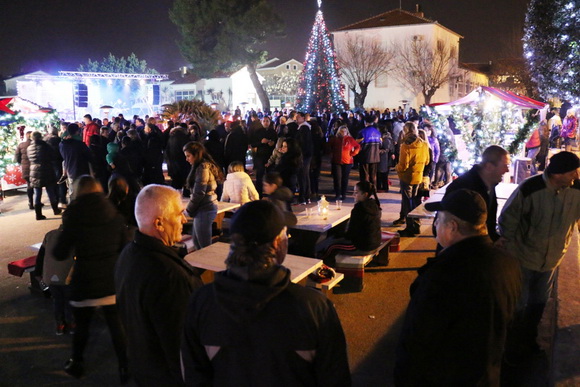 Vir: Božićna fešta uz Dražena Zečića Zeku Vir: Božićna fešta uz Dražena Zečića Zeku