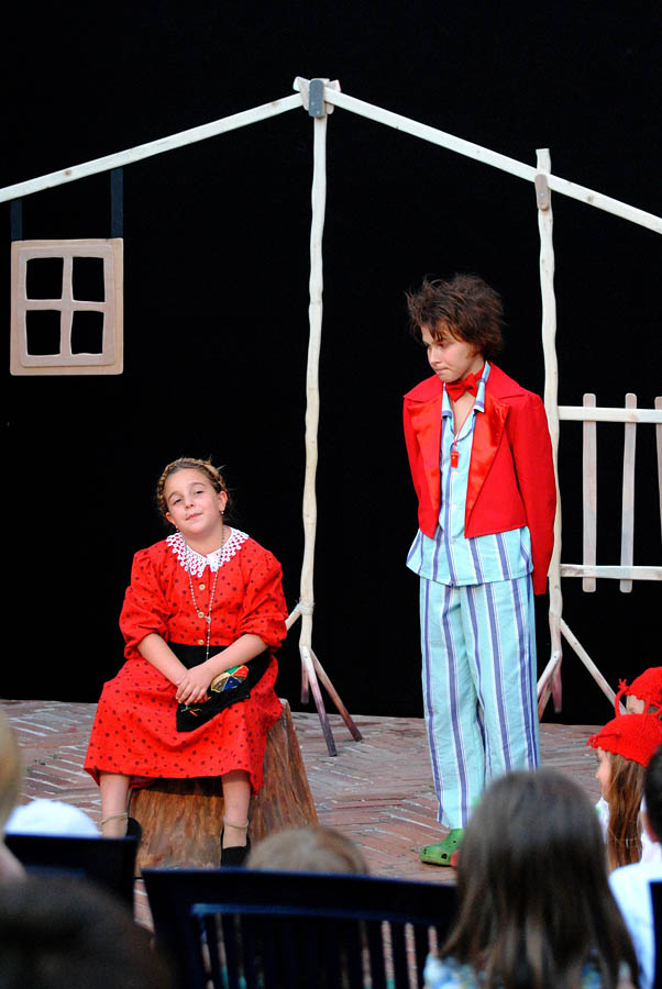 Polaznici dramsko lutkarske radionice Donatolina iz Kazališta lutaka Zadar gostovali su na ovogodišnjem Međunarodnom dječjem festivalu u Šibeniku sa predstavom “Šuma Striborova”, foto: Dino Bara Polaznici dramsko lutkarske radionice Donatolina iz Kazališta lutaka Zadar gostovali su na ovogodišnjem Međunarodnom dječjem festivalu u Šibeniku sa predstavom “Šuma Striborova”, foto: Dino Bara