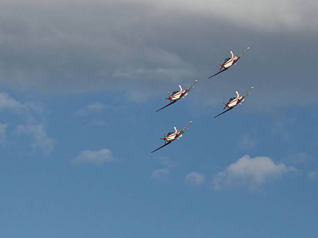 Akrobacije “Krila Oluje” iznad Šibenika, foto: Boris Stanić