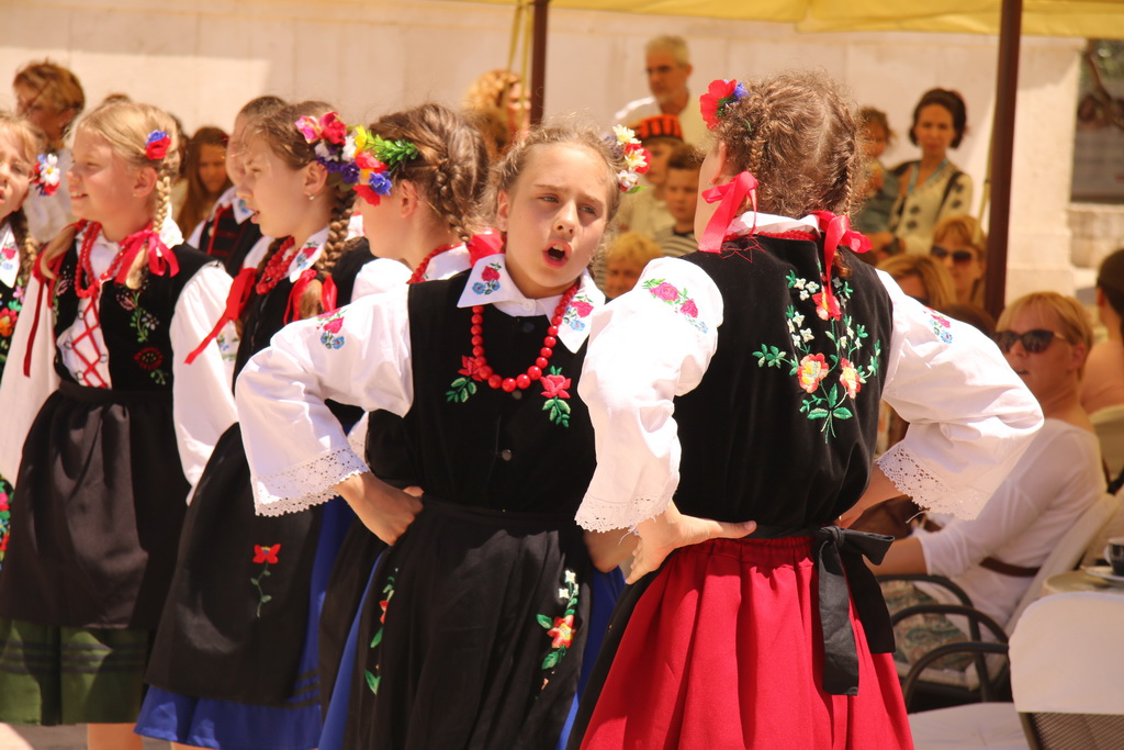 OŠ Zadarski otoci, učenici na Narodnom trgu