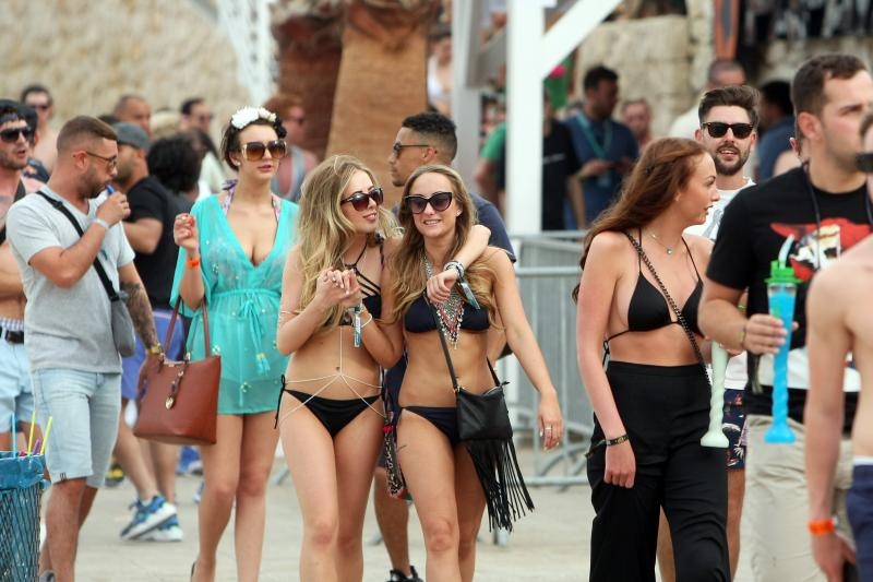 Zrće: Drugi dan Hideout festivala privukao je mnogobrojnu publiku na after beach party, Photo: Luka Stanzl/PIXSELL Zrće: Drugi dan Hideout festivala privukao je mnogobrojnu publiku na after beach party, Photo: Luka Stanzl/PIXSELL