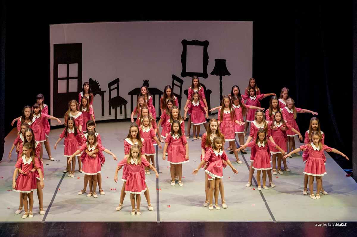 HNK Zadar: Predstava plesne udruge Gesta – “Odgojooj”