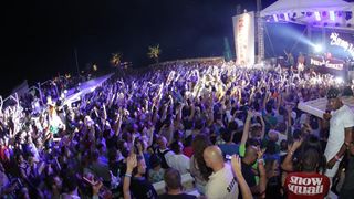 10.07.2013., Novalja – Americki reper Snoop Dogg, odnosno Snoop Lion, nastupio je u prepunom klubu Papaya na Zrcu u sklopu Fresh Island festivala. Photo: Filip Brala/PIXSELL 10.07.2013., Novalja – Americki reper Snoop Dogg, odnosno Snoop Lion, nastupio je u prepunom klubu Papaya na Zrcu u sklopu Fresh Island festivala. Photo: Filip Brala/PIXSELL