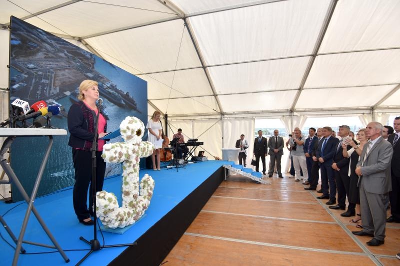Predsjednica Kolinda Grabar Kitarović otvorila radove na zgradi putničkog terminala u Gaženici. Photo: Dino Stanin/PIXSELL Predsjednica Kolinda Grabar Kitarović otvorila radove na zgradi putničkog terminala u Gaženici. Photo: Dino Stanin/PIXSELL