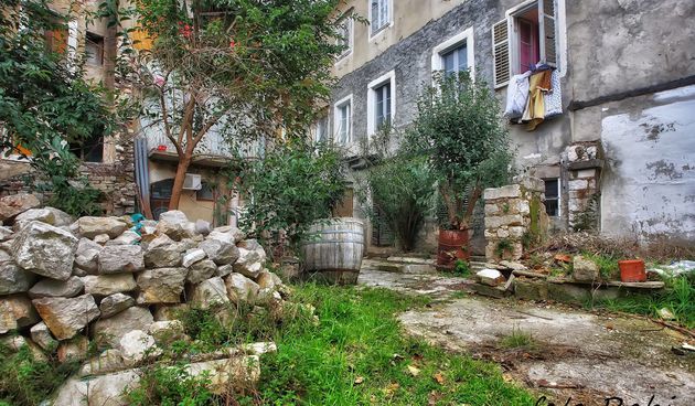 Varoško dvorište, Foto: Roberto Lerga