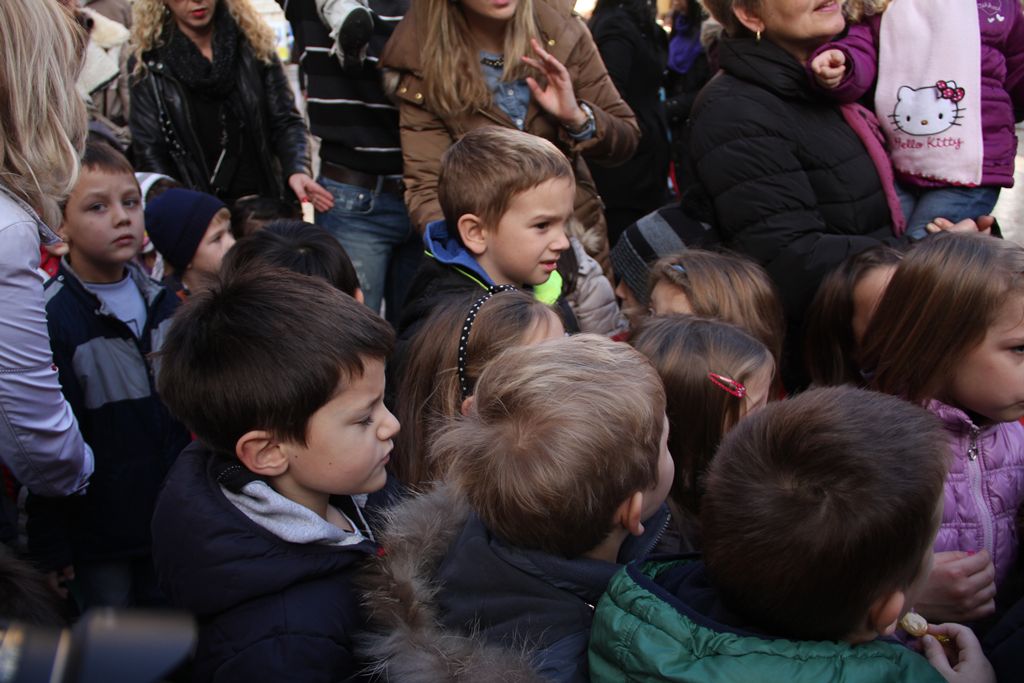 Sveta Luce oduševila mališane u gradu