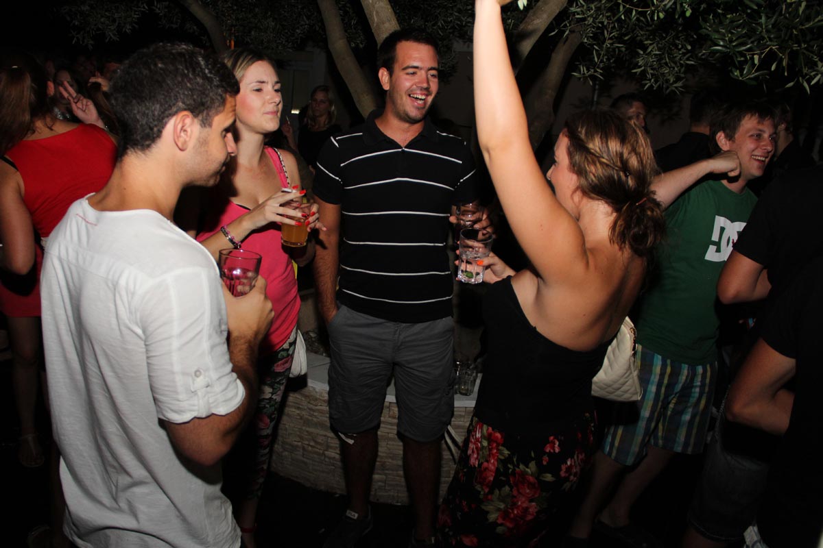 Vagabundo bar Vir: After party uz grupu Magazin, foto: Iva Perinčić Vagabundo bar Vir: After party uz grupu Magazin, foto: Iva Perinčić