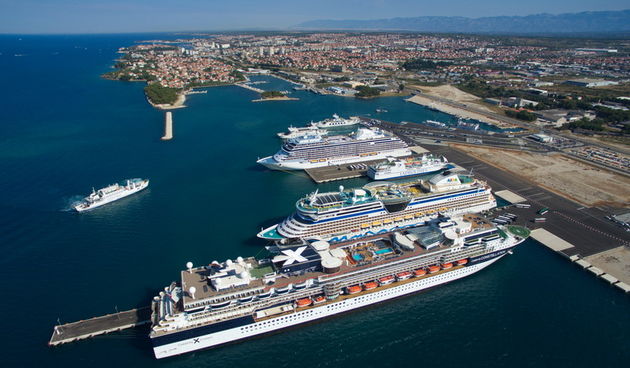 Tri megakruzera u Novoj luci Gaženica